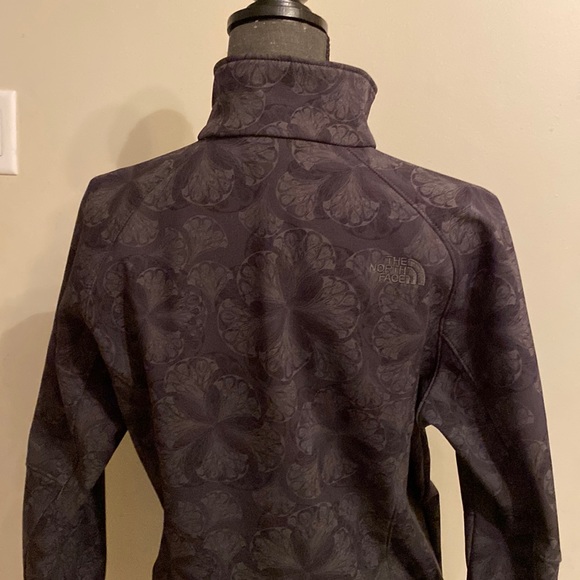 The North Face women’s  floral soft shell jacket  XL - Picture 9 of 16